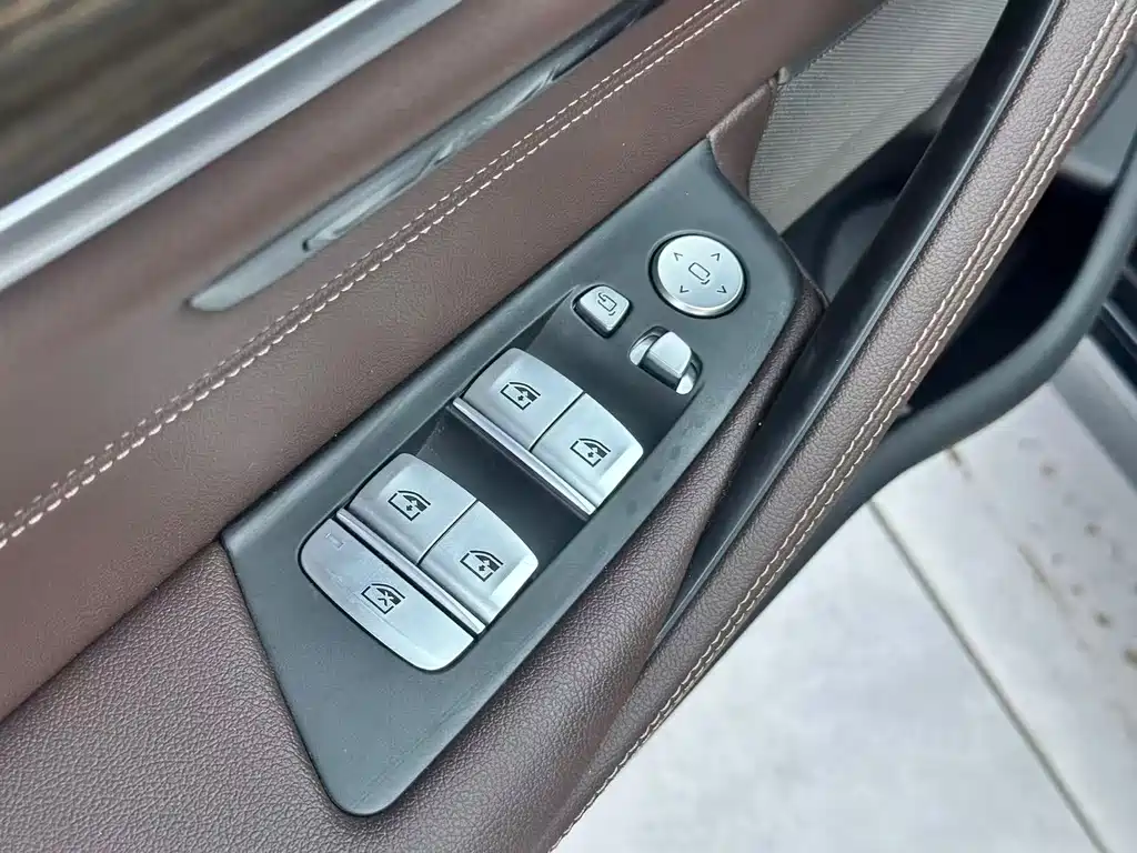 BMW 5 Series 2022 — фото 8