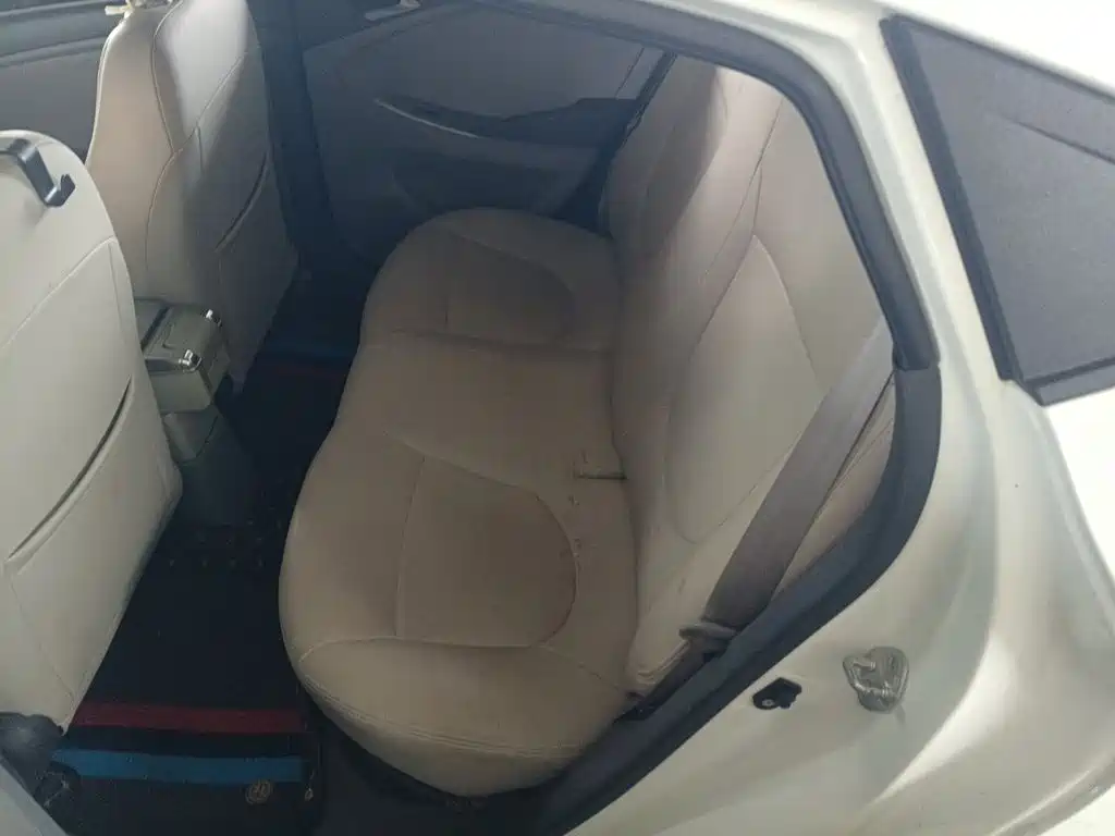 Hyundai Accent 2015 — фото 18
