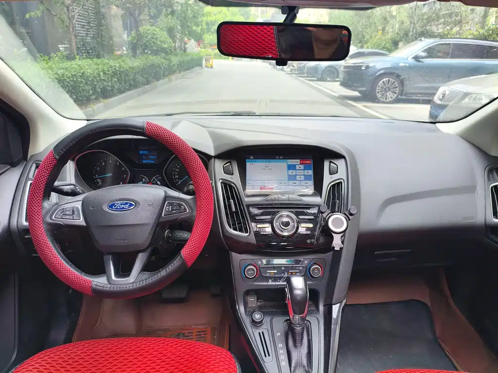 Ford Focus 2016 — фото 10