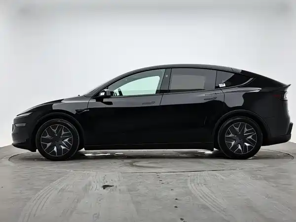 Tesla Model Y L 2026