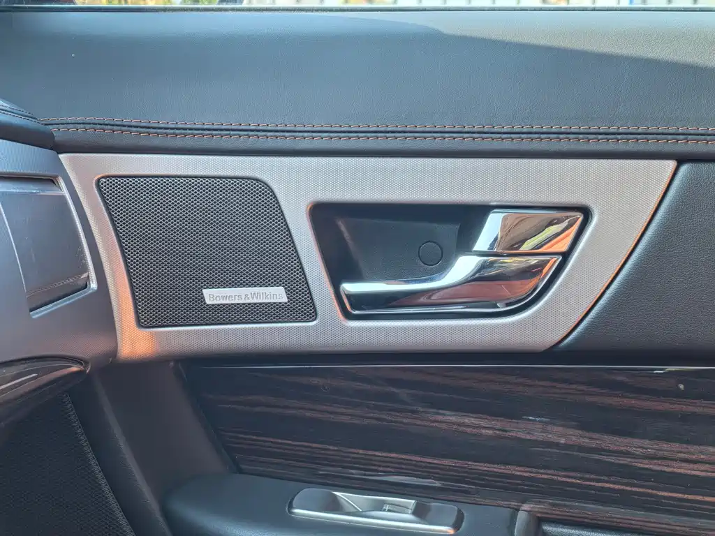 Jaguar XF 2013 — фото 22