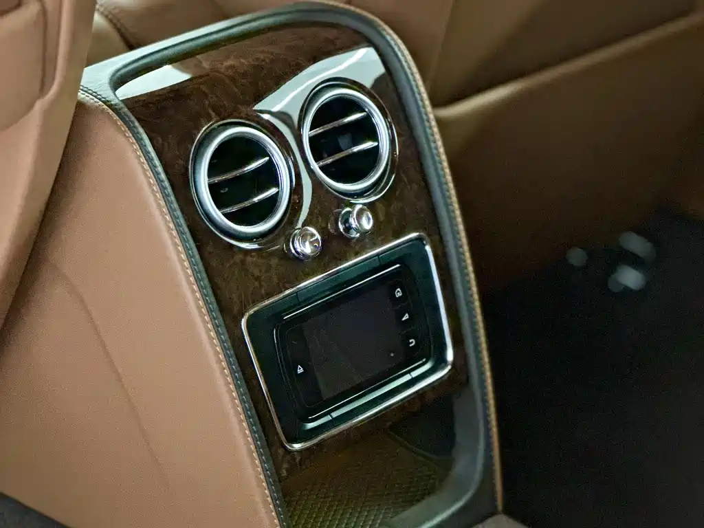 Bentley Flying Spur 2015 — фото 12