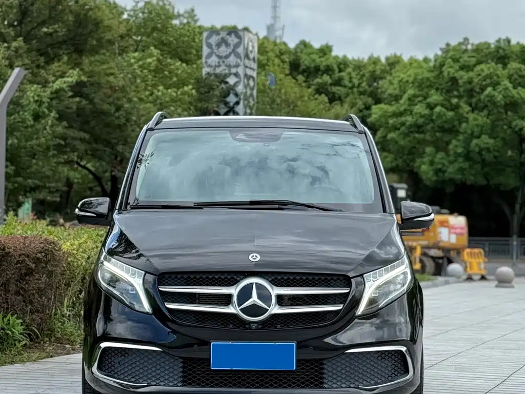 Mercedes-Benz V-Class 2022 — фото 2