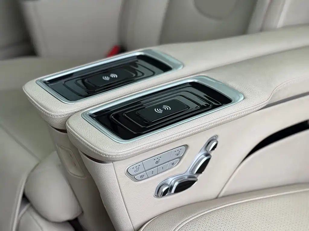 Mercedes-Benz V-Class 2022 — фото 17