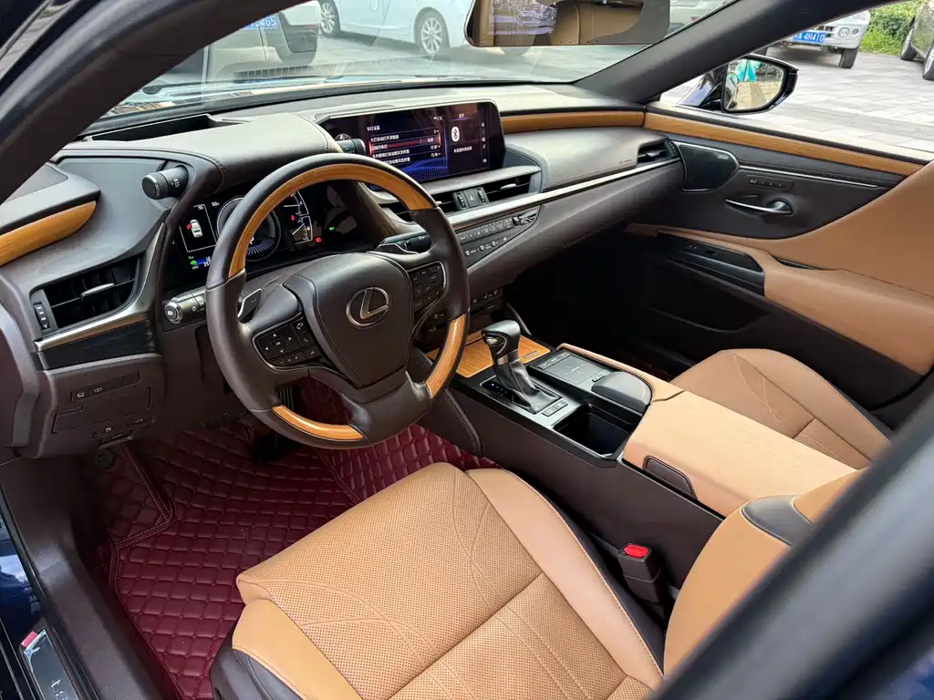Lexus ES 2019 — фото 10