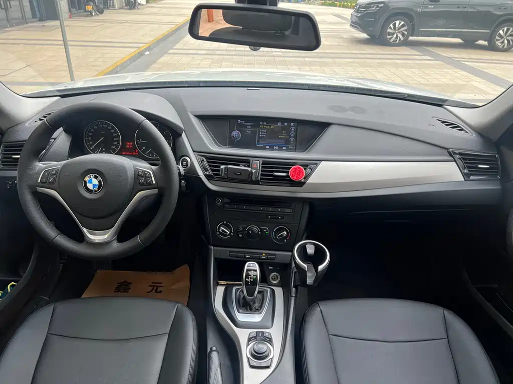 BMW X1 2015 — фото 8