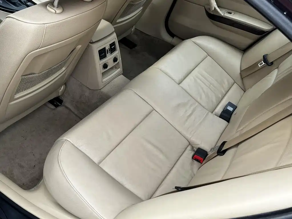 BMW 3 Series 2010 — фото 13