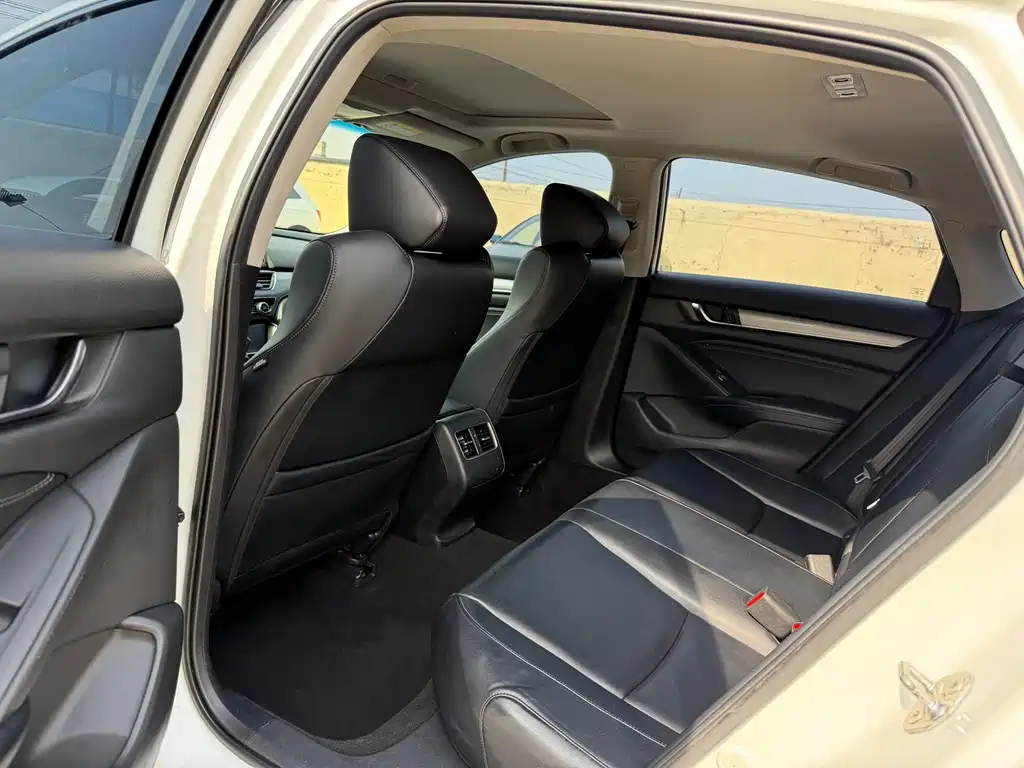 Honda Accord 2018 — фото 16
