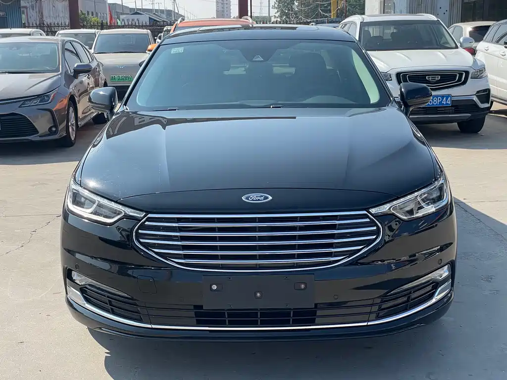 Ford Taurus 2021 — фото 2