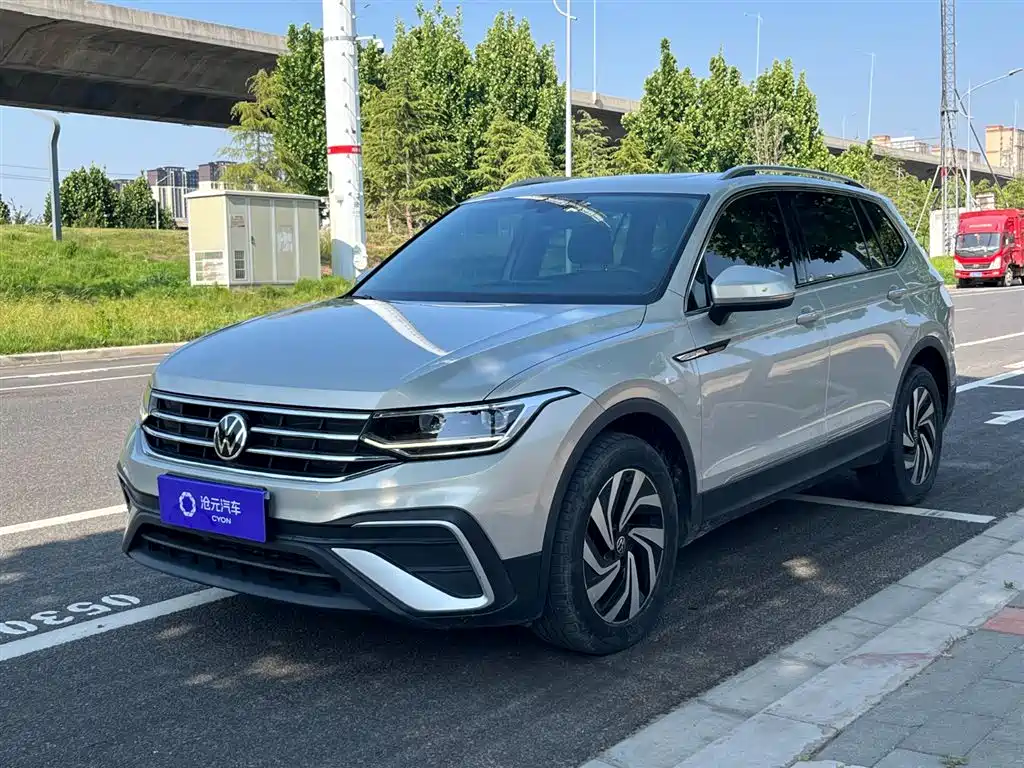 Volkswagen Tiguan L 2023 — фото 1