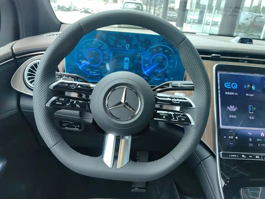 Mercedes-Benz EQE SUV 2025 — фото 11