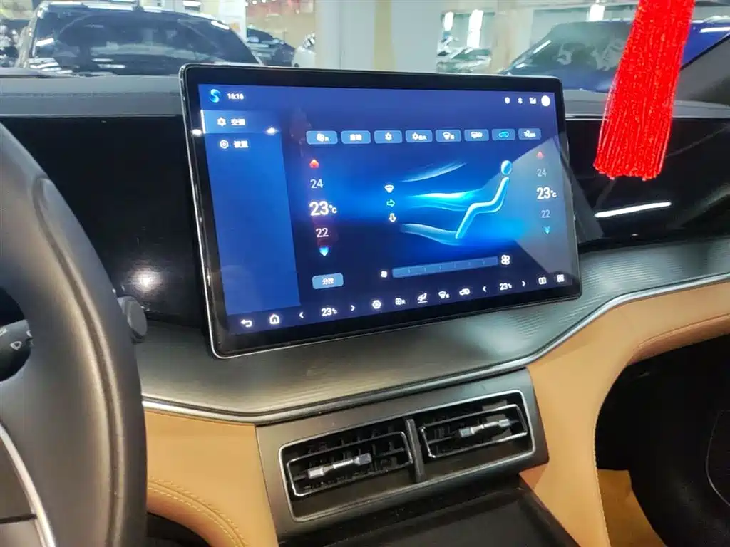 BYD L DM-i 2025 — фото 13