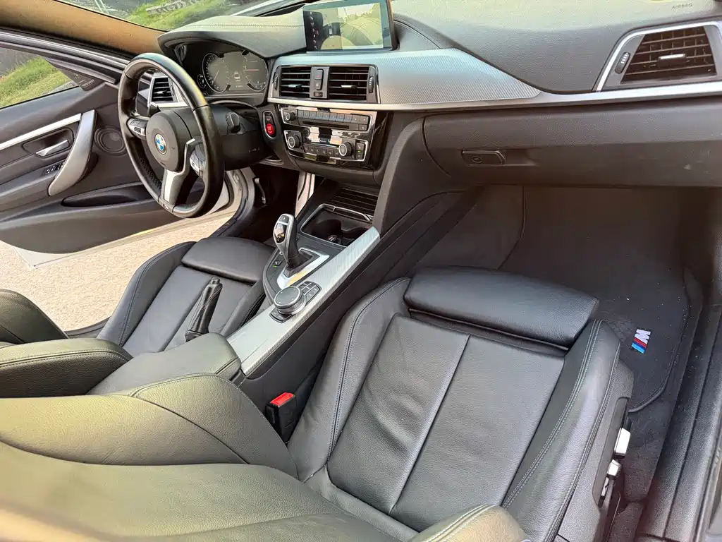 BMW 3 Series 2019 — фото 10