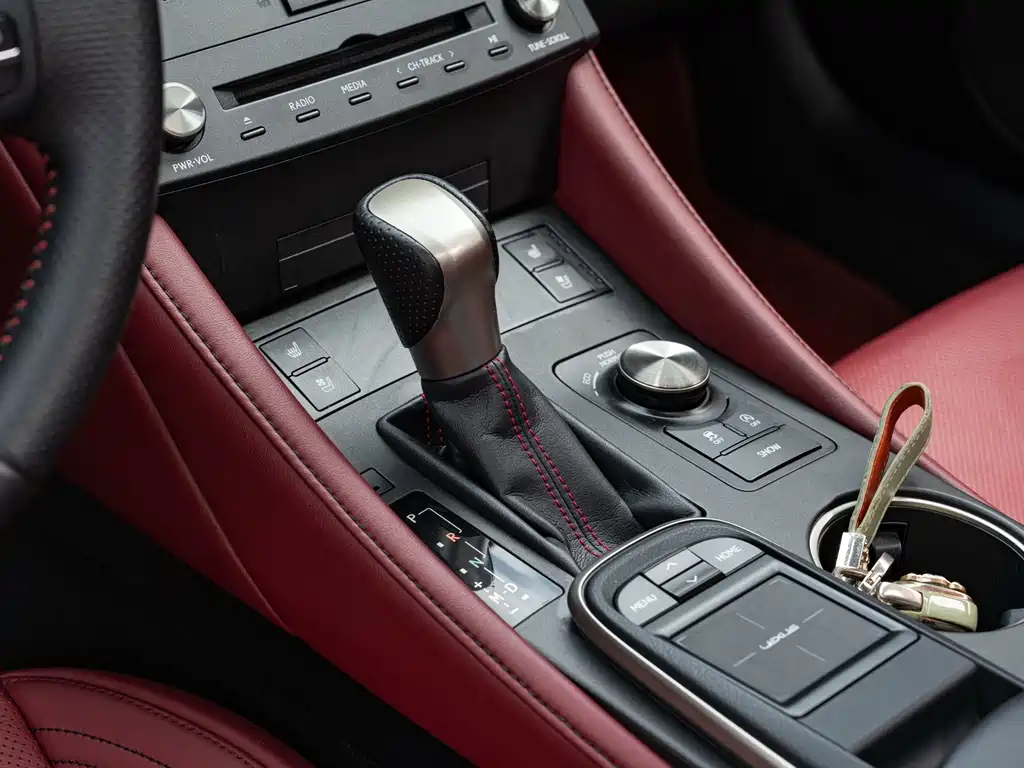 Lexus RC 2016 — фото 13