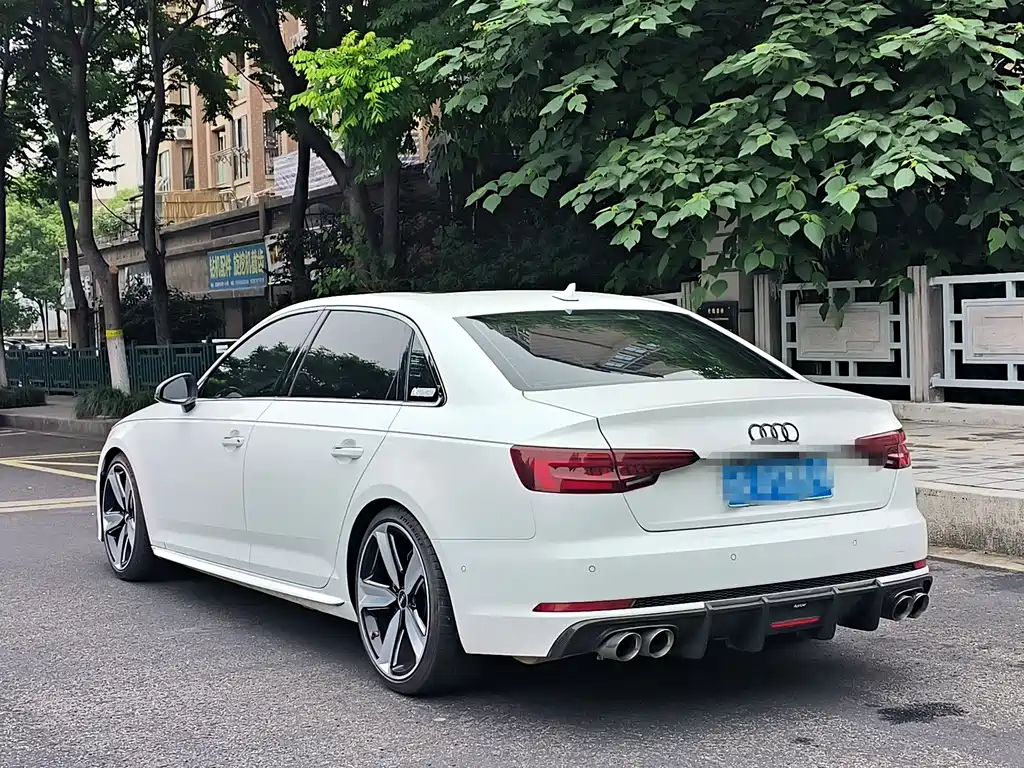 Audi A4L 2019 — фото 12