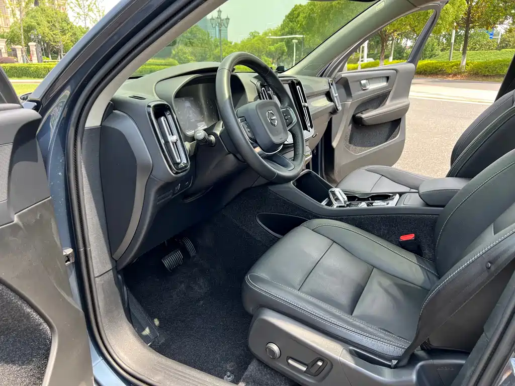 Volvo XC40 2020 — фото 10