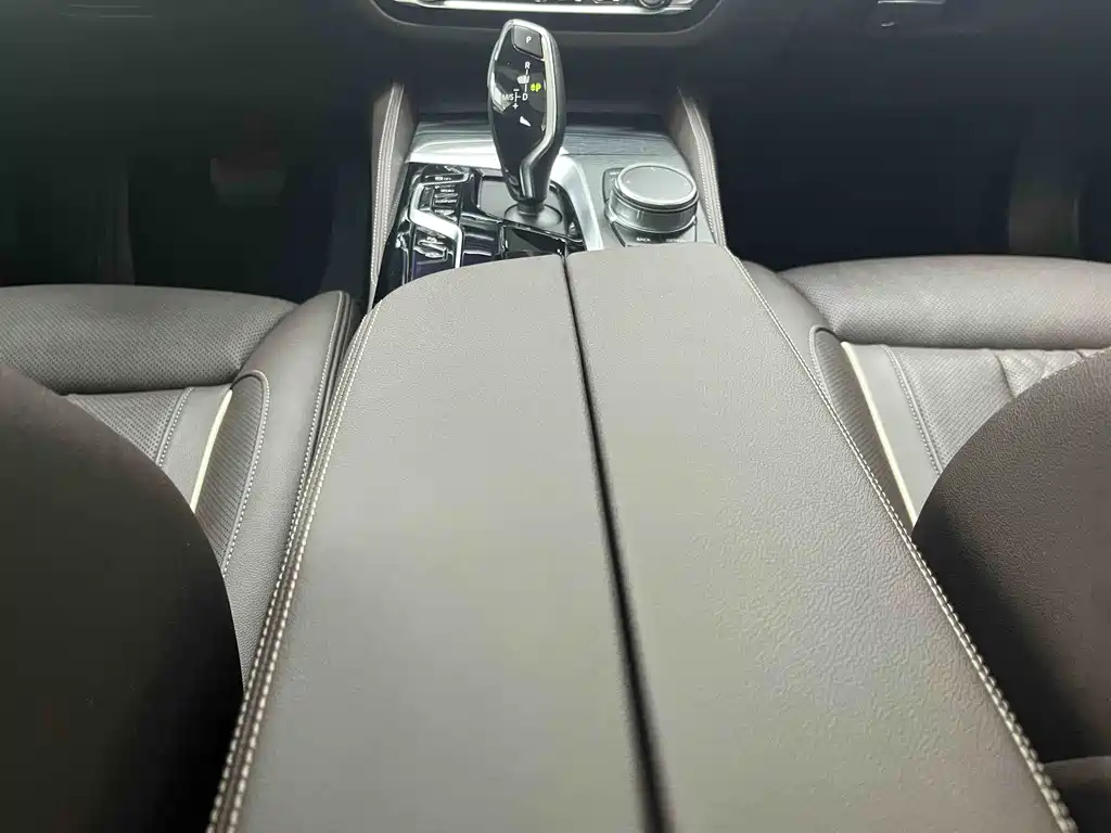 BMW 5 Series 2023 — фото 18