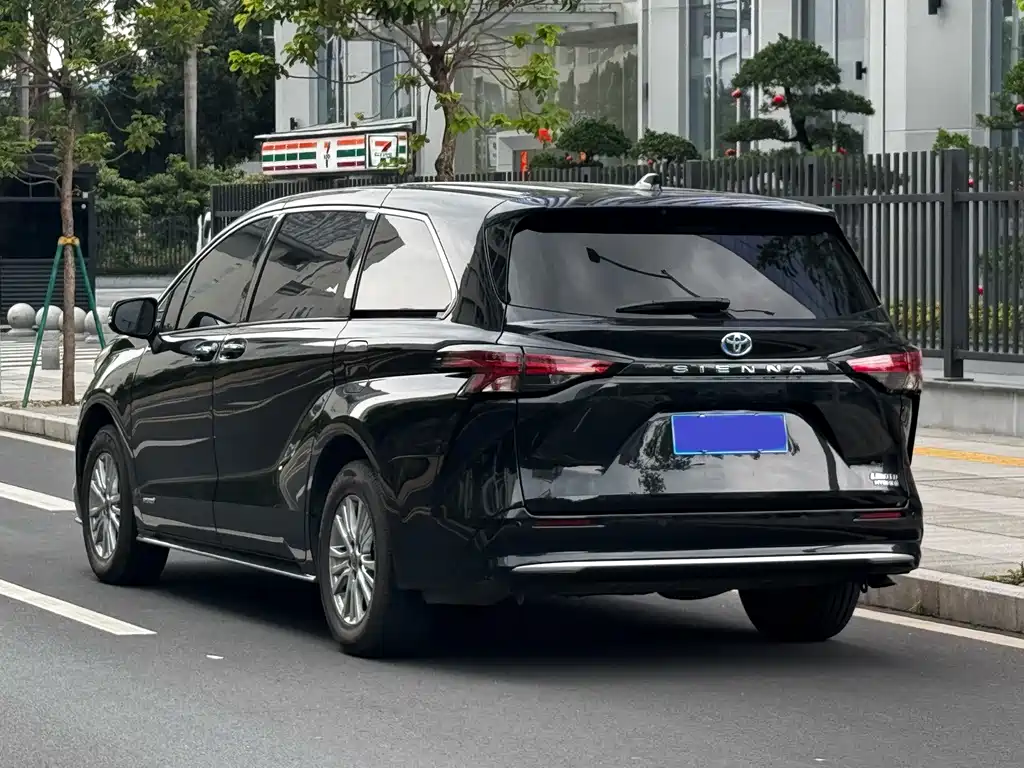 Toyota Sienna 2022 — фото 19