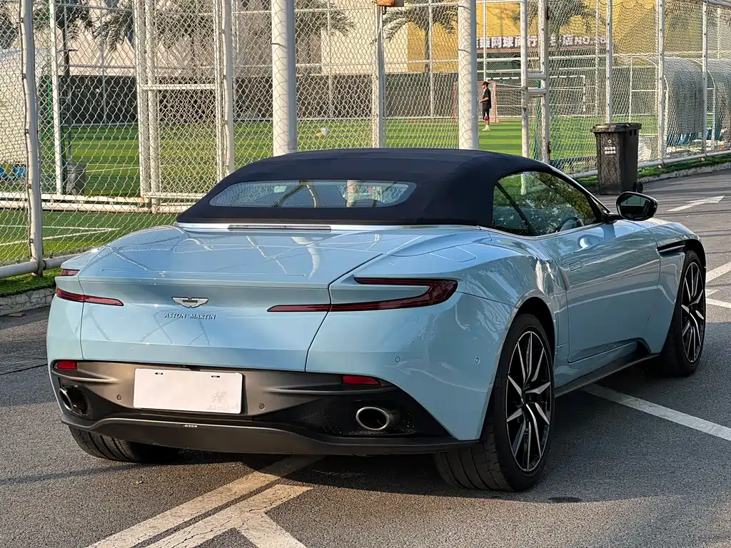 Aston Martin DB11 2020 — фото 6