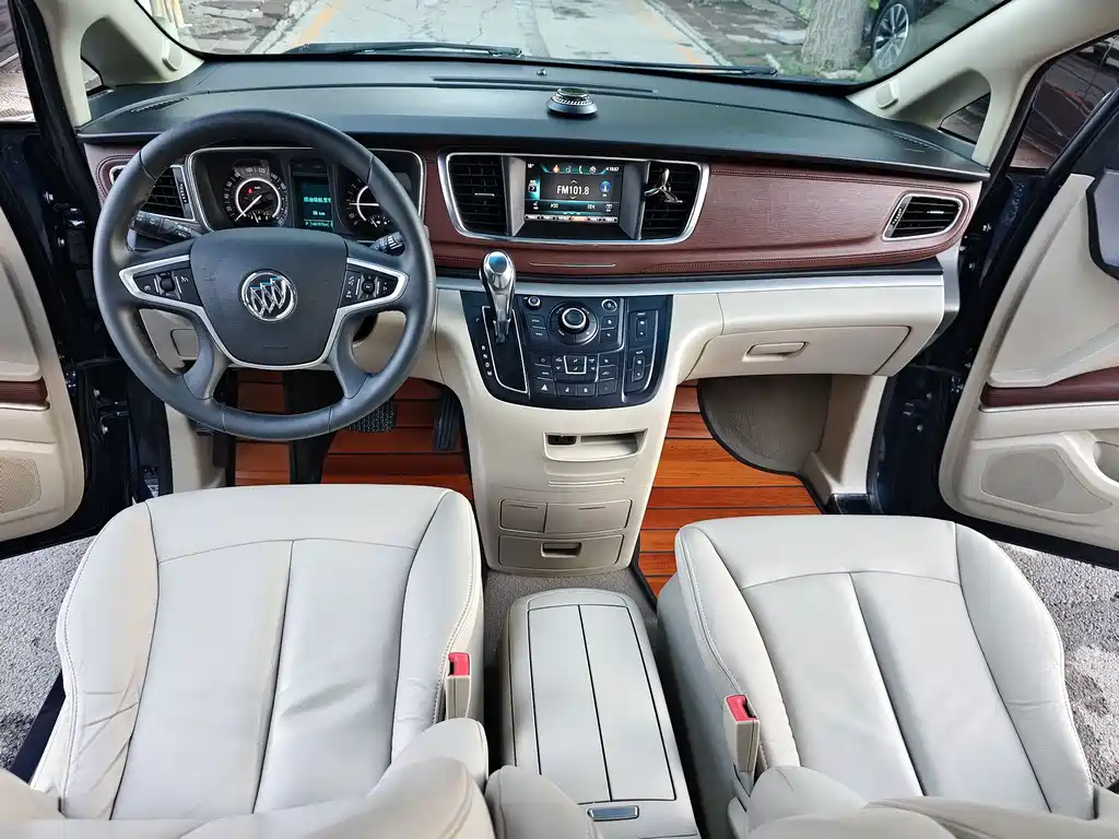Buick GL8 2017 — фото 10