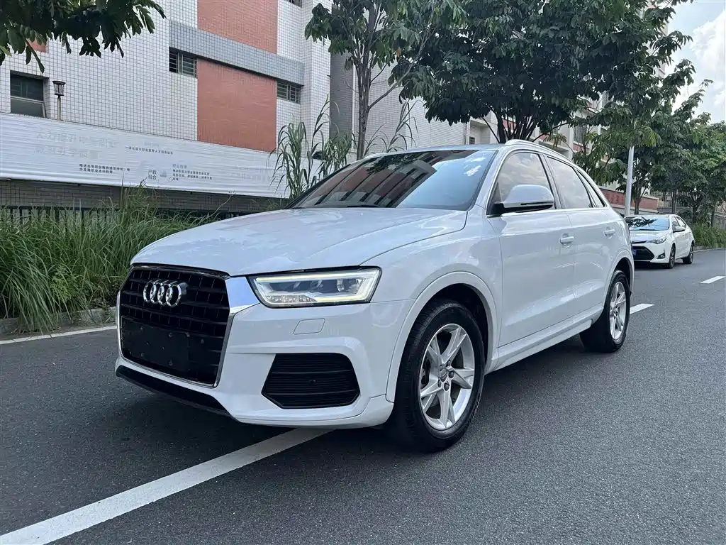 Audi Q3 2018 — фото 1