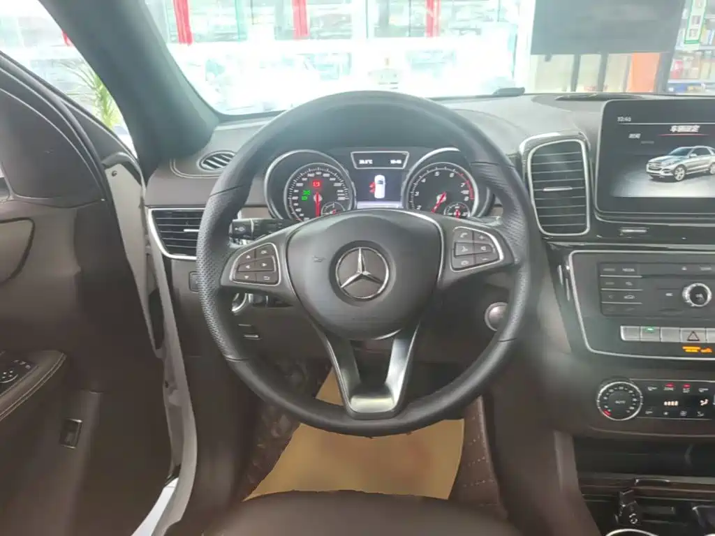 Mercedes-Benz GLE 2018 — фото 11