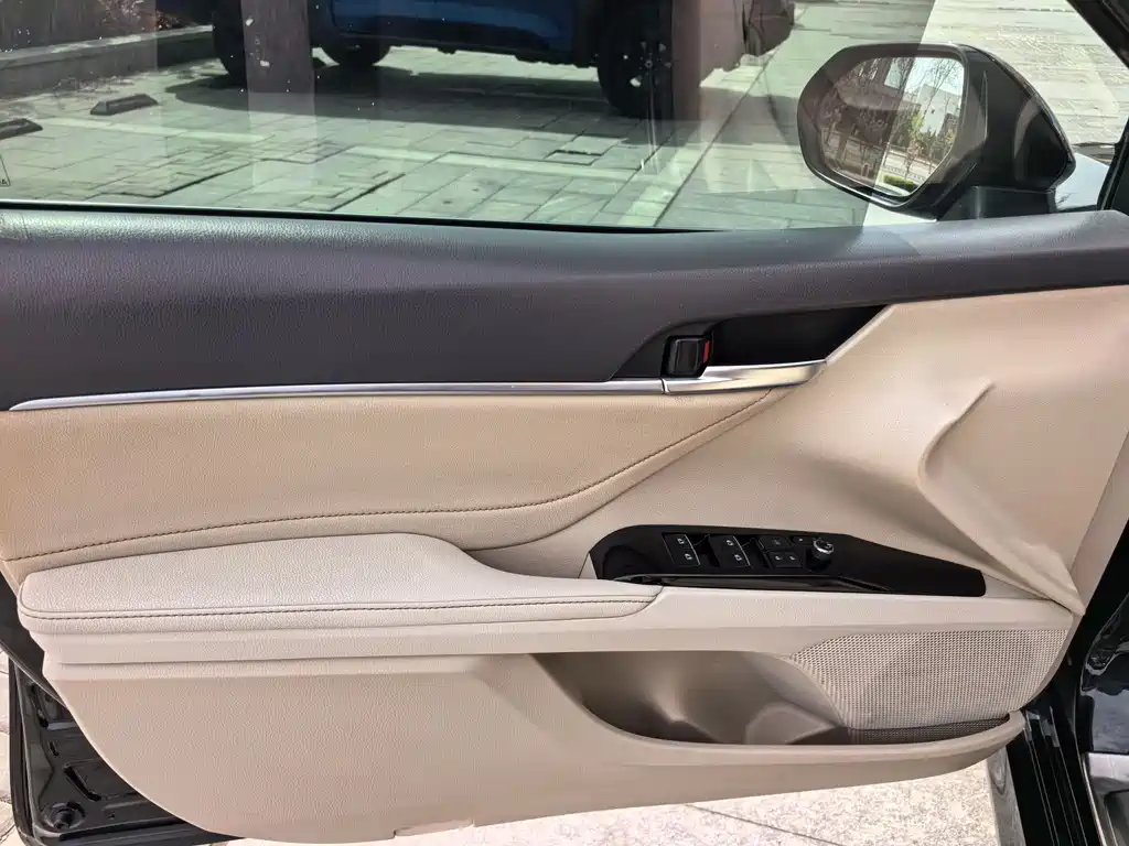 Toyota Camry 2019 — фото 10