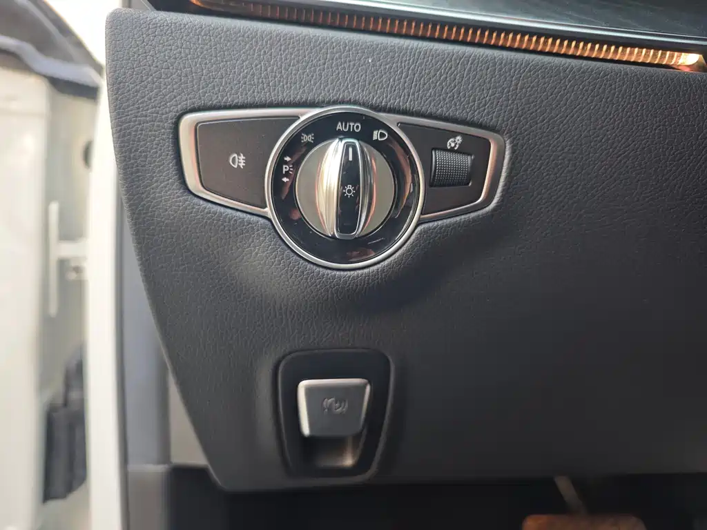 Mercedes-Benz E-Class 2017 — фото 14