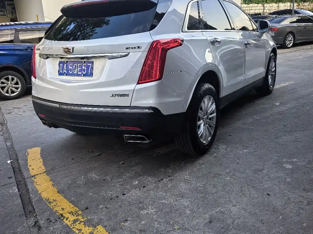 Cadillac XT5 2017 — фото 4