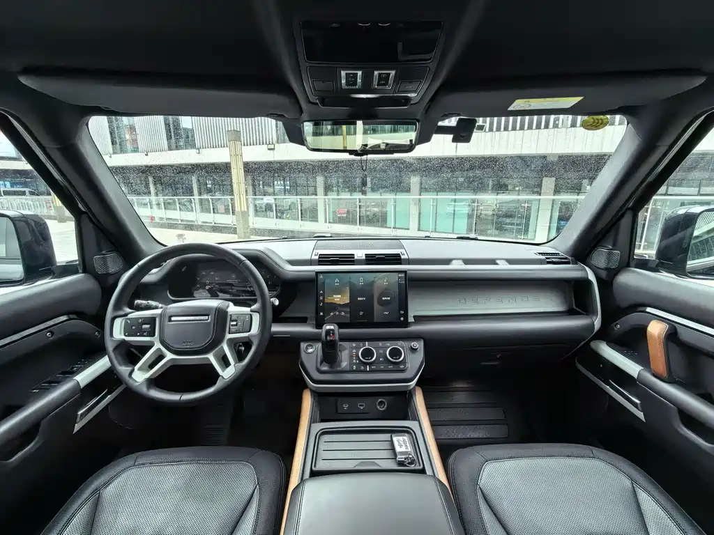 Land Rover Defender 2023 — фото 10