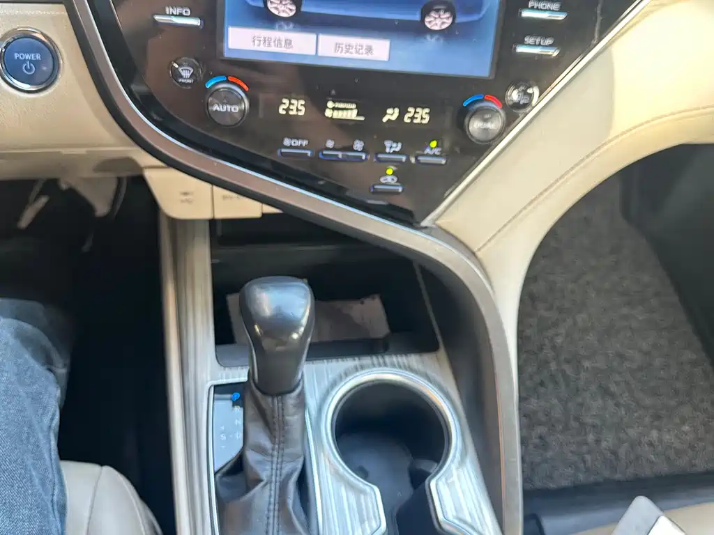 Toyota Camry 2019 — фото 14