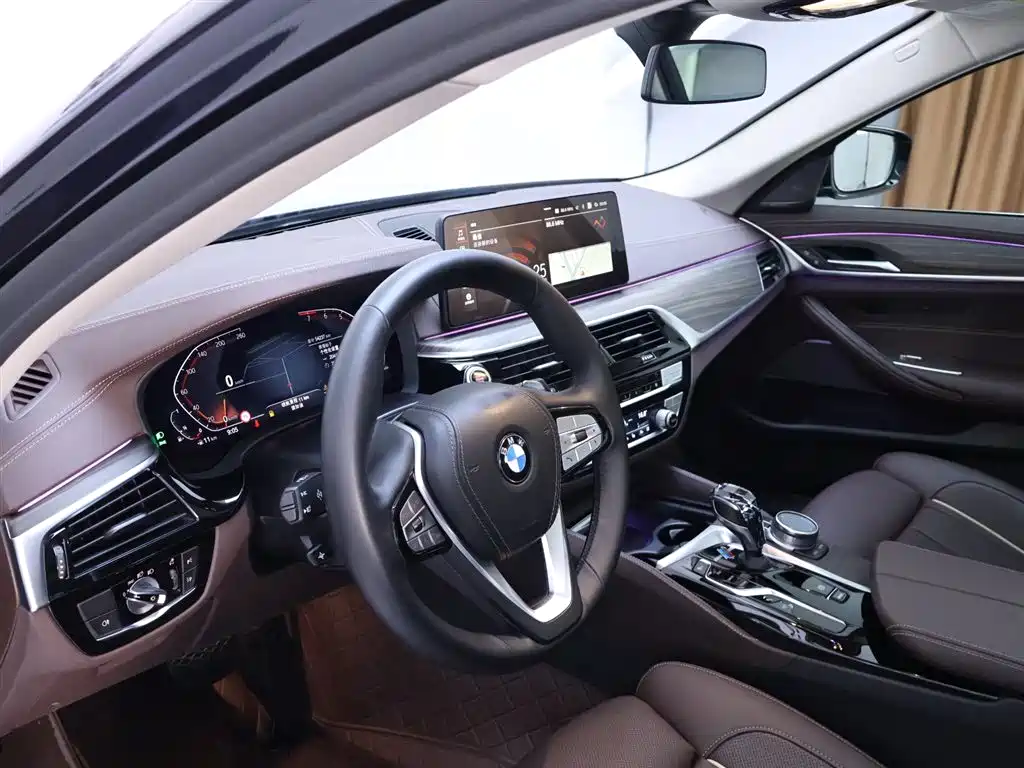 BMW 5 Series 2022 — фото 11