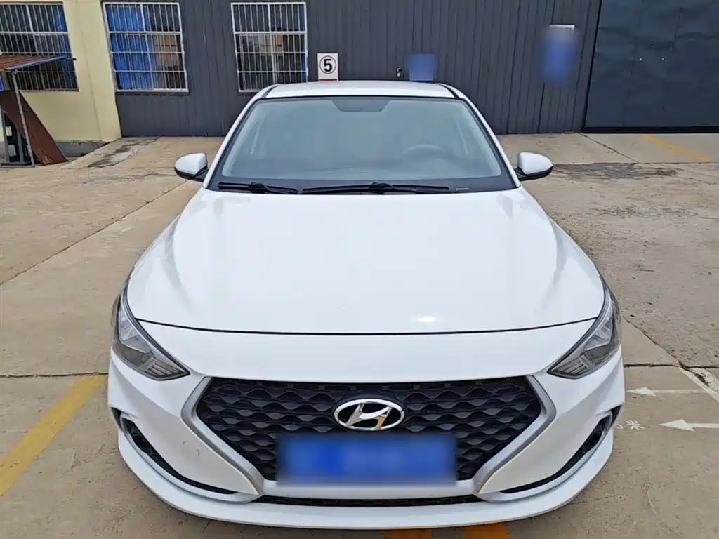 Hyundai Elantra 2020 — фото 3