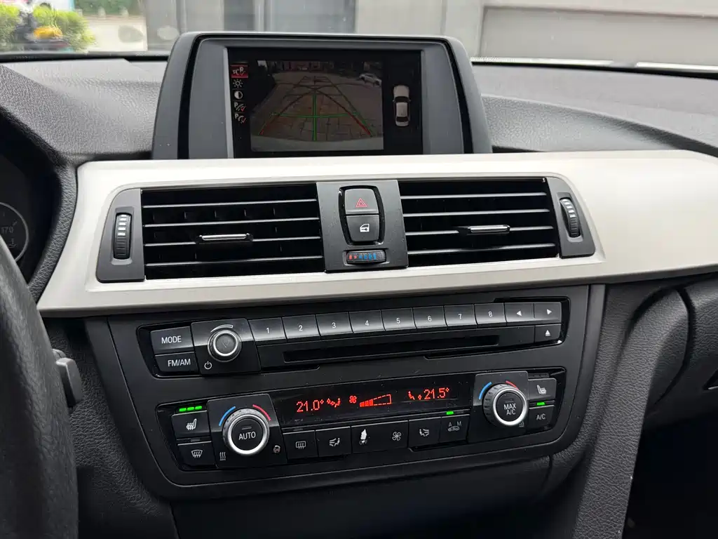 BMW 3 Series 2015 — фото 29