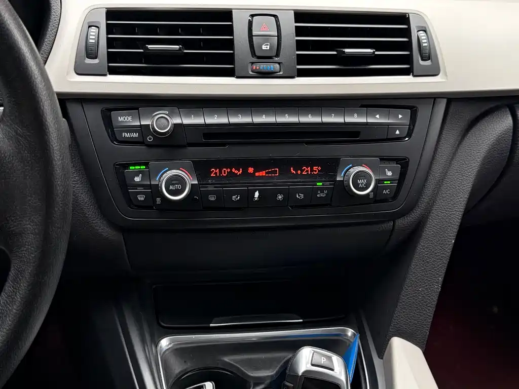BMW 3 Series 2015 — фото 30