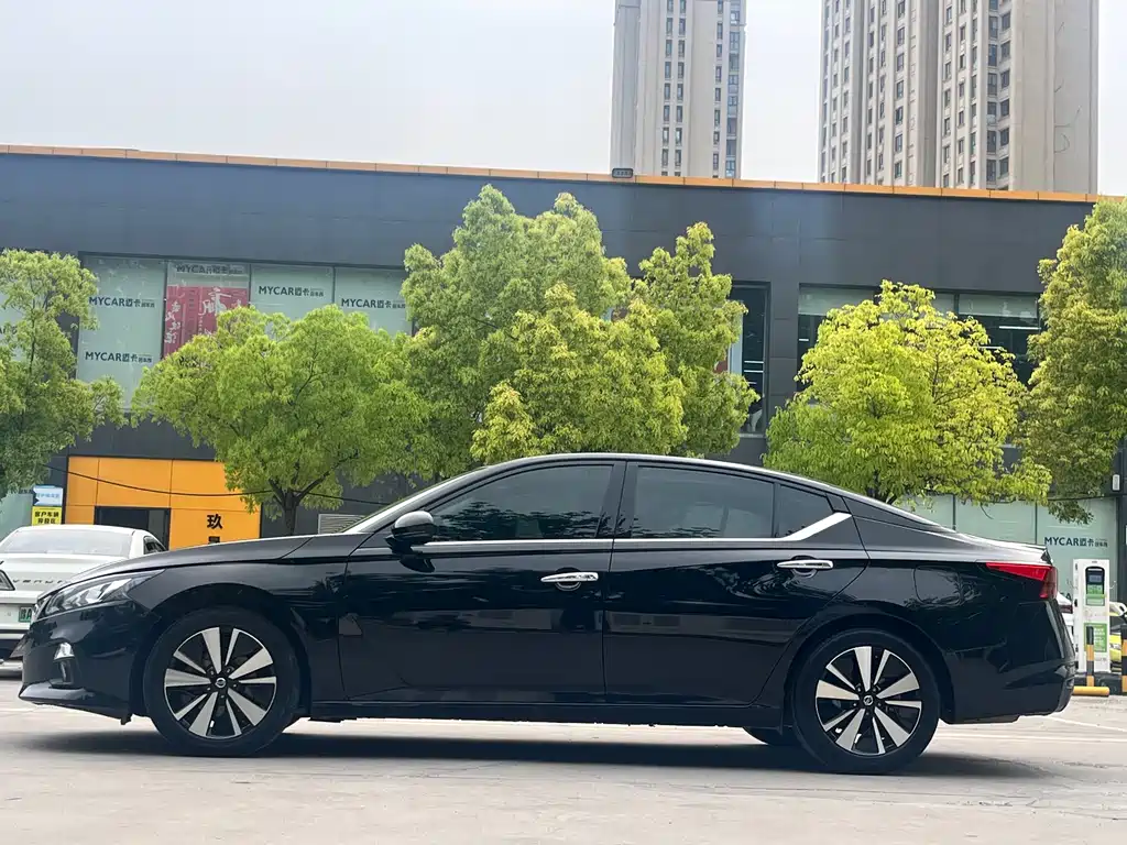 Nissan Teana 2022 — фото 8