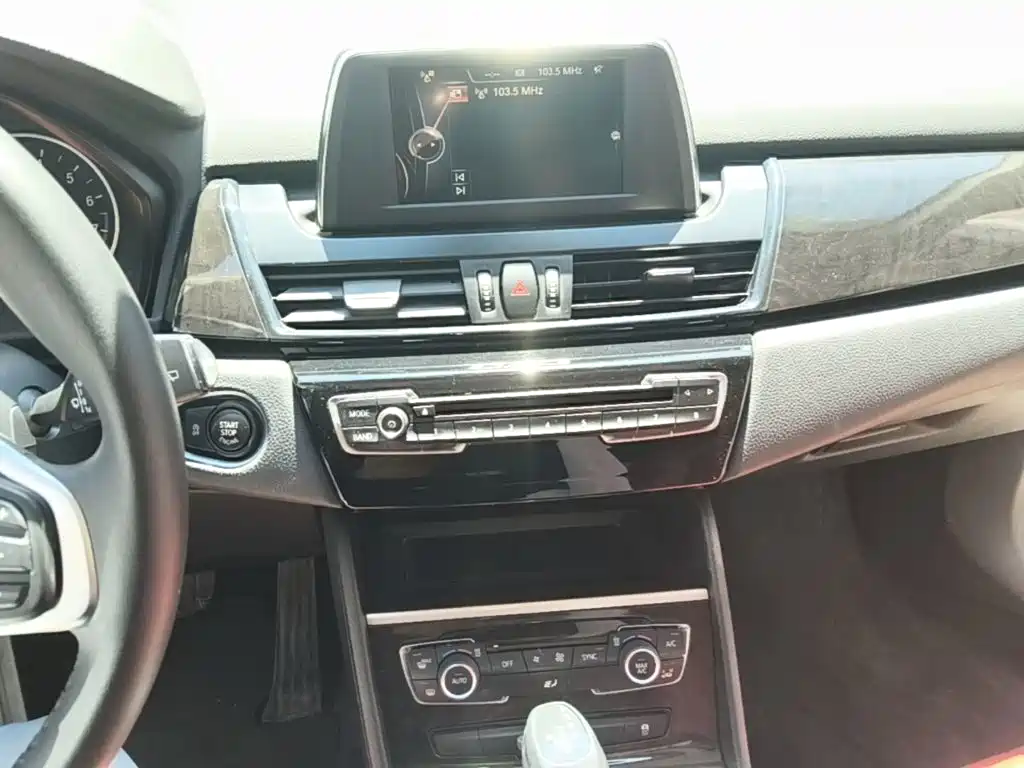 BMW 2 Series Station Wagon 2017 — фото 13