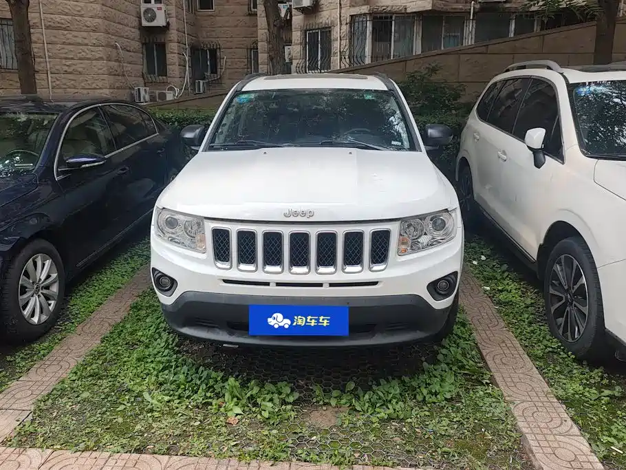 Jeep Compass 2012 — фото 2