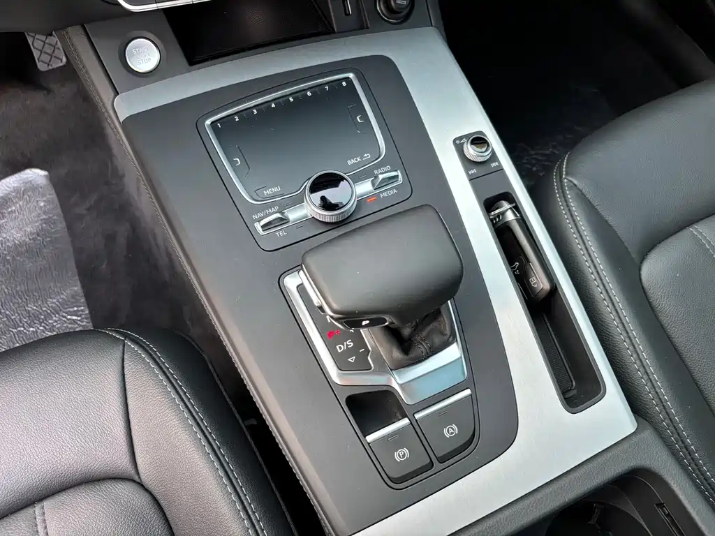 Audi Q5L 2021 — фото 13