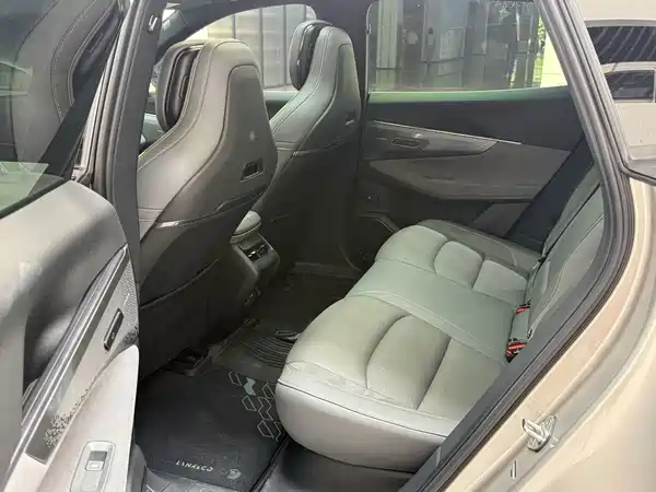Lynk & Co 08 EM-P 2024