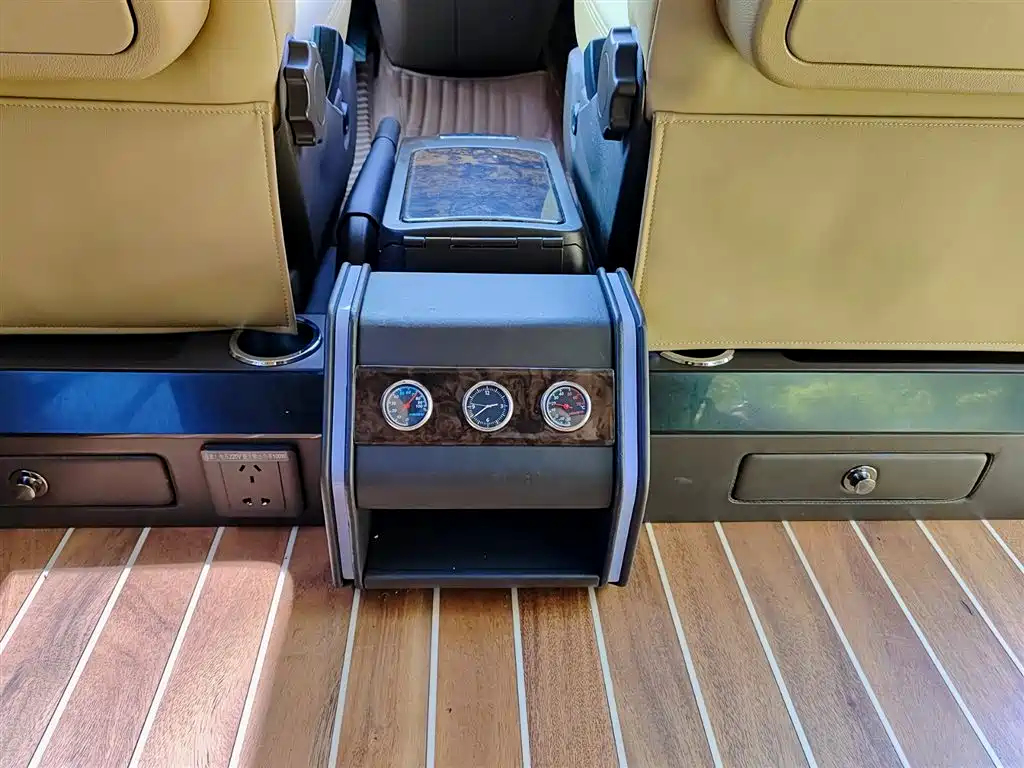 Volkswagen Caravelle 2018 — фото 10