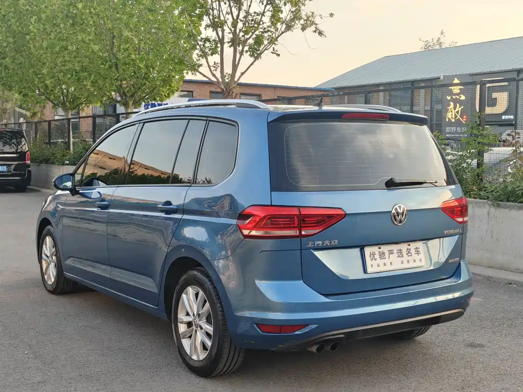 Volkswagen Touran 2017 — фото 7