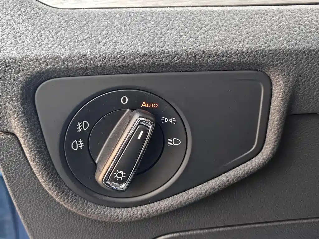 Volkswagen Touran 2017 — фото 20