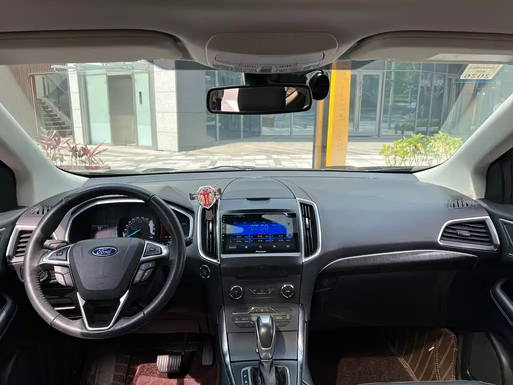 Ford Edge 2018 — фото 13