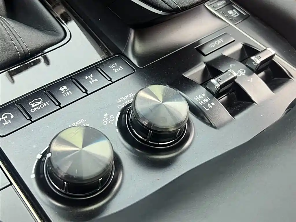 Lexus LX 2018 — фото 13