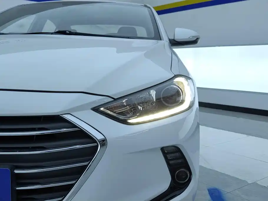 Hyundai Elantra 2018