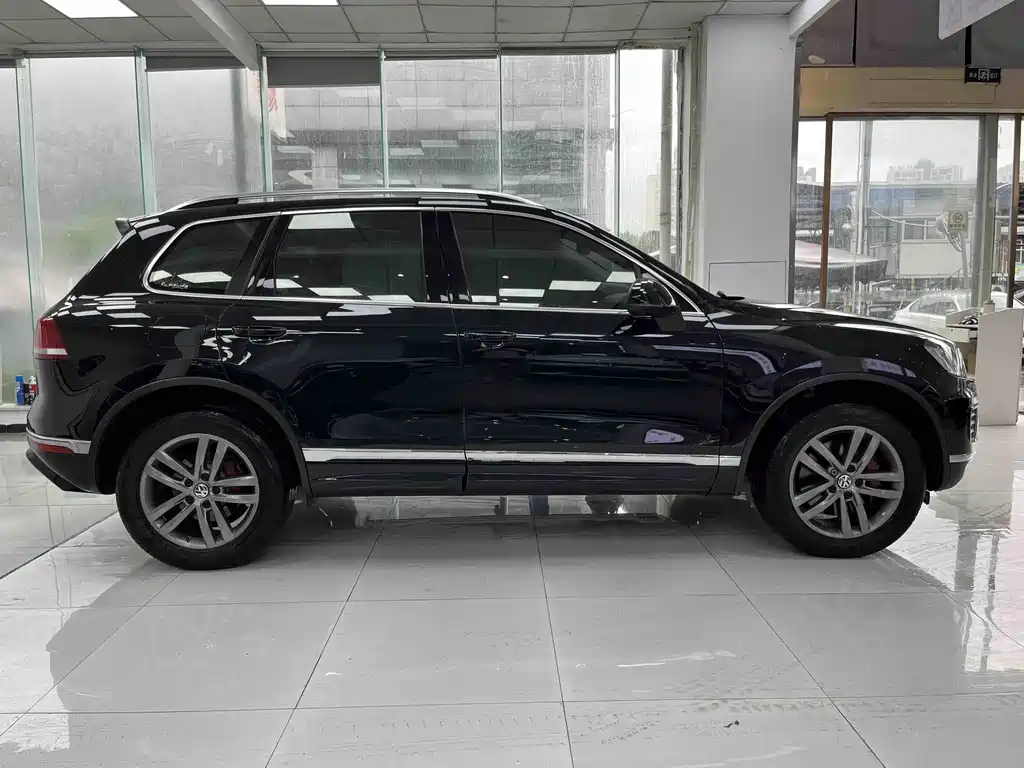 Volkswagen Touareg 2018 — фото 16