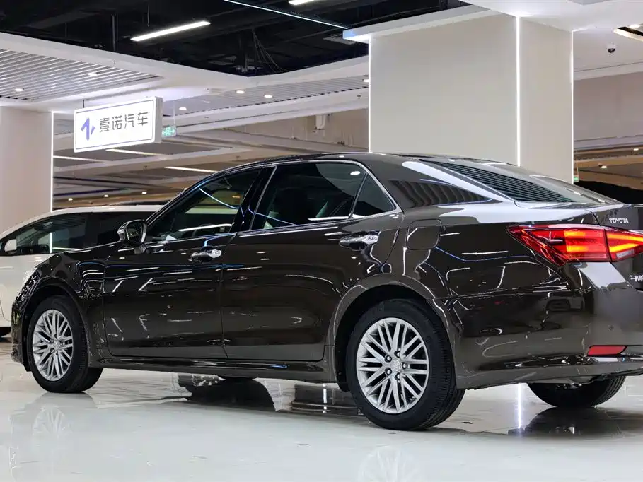 Toyota Crown 2017 — фото 11