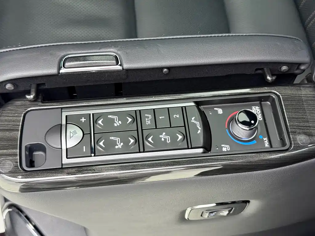 Lexus LM 2023 — фото 21