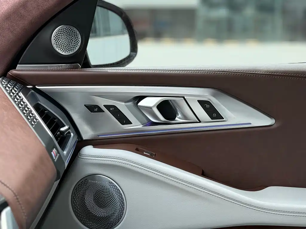 BMW XM 2023 — фото 16
